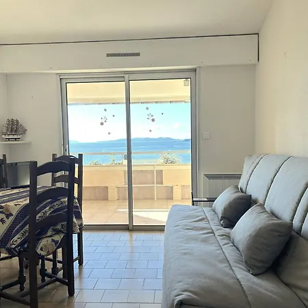 2 Pieces Au Lavandou Avec Parking Proche Plage, Terrasse Vue - Fr-1-251-843 Le Lavandou